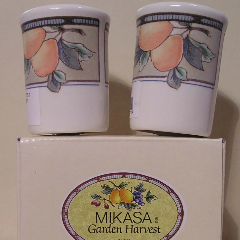 MIKASA INTAGLIO GARDEN HARVEST Salt Pepper Shaker